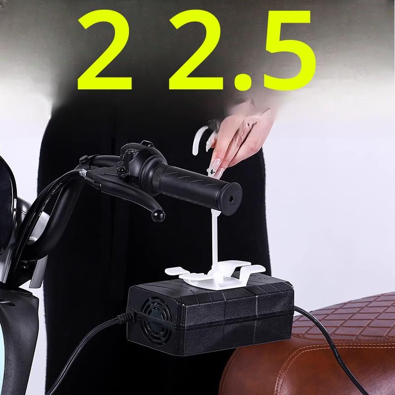 电动车充电器挂钩防掉落随挂可旋转集线收纳电瓶车结实耐用上的