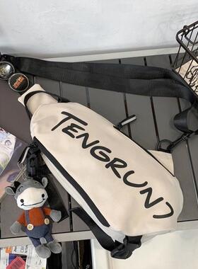 单肩小背包绿色日系斜挎包胸包男士ins潮酷小包街头潮流夏季新款