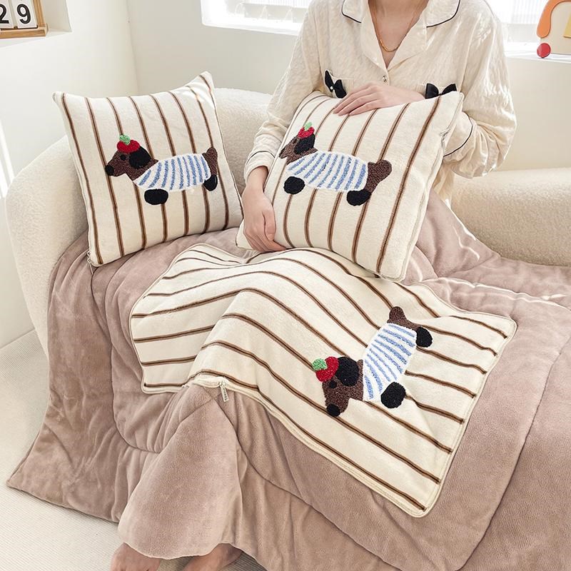 抱枕被子两用个性可爱二合一盖毯办公室午睡车载靠枕儿童沙发被冬