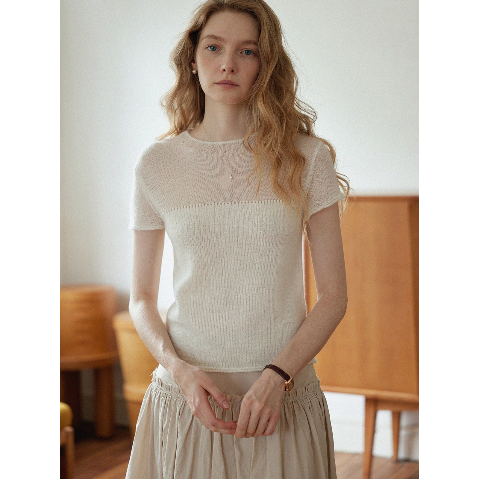 法式温柔白色微透短袖针织小上衣女夏季高级感休闲气质小众上衣薄