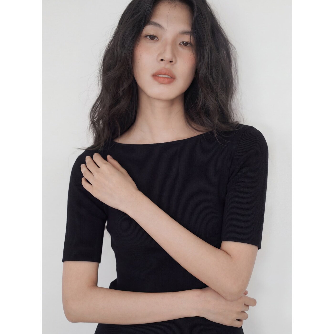 法式高级感黑色冰丝短袖针织衫女夏修身显瘦一字领设计感小众上衣