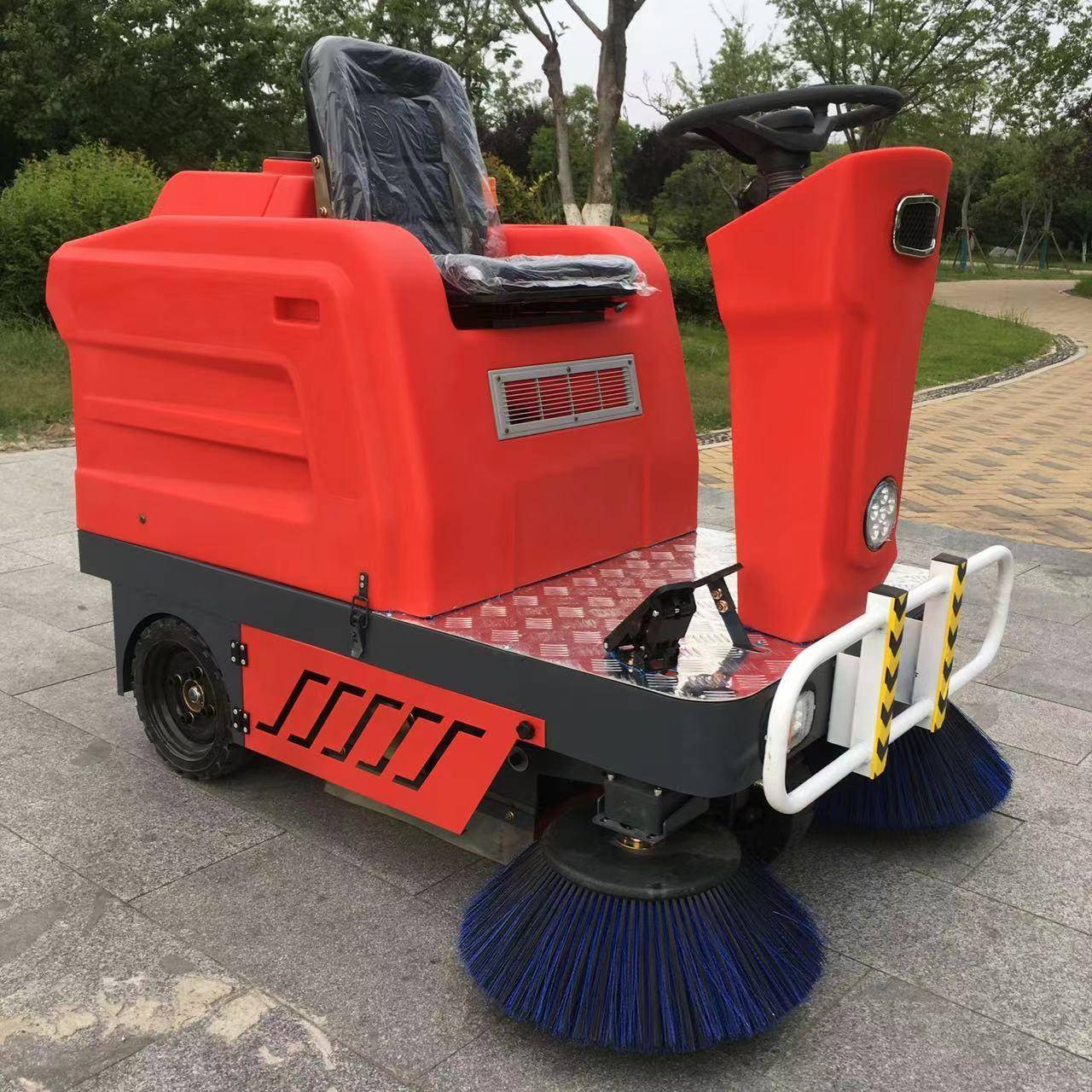 树叶石子煤灰清扫车间厂区1260型拖地机驾驶式小型电动扫地车