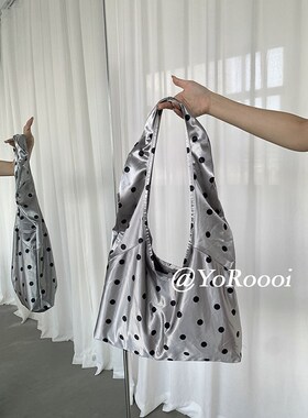 Yoroooi新利基设计银灰色圆点缎手提袋多功能通勤肩袋腋窝袋