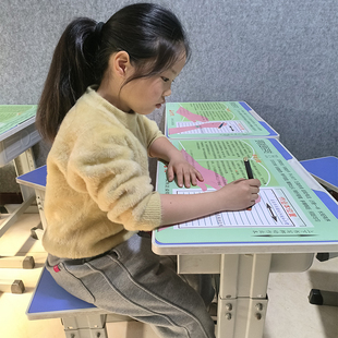 小学生正姿垫写字垫纠正坐姿勾腕执笔矫正器正确握笔姿势图桌垫