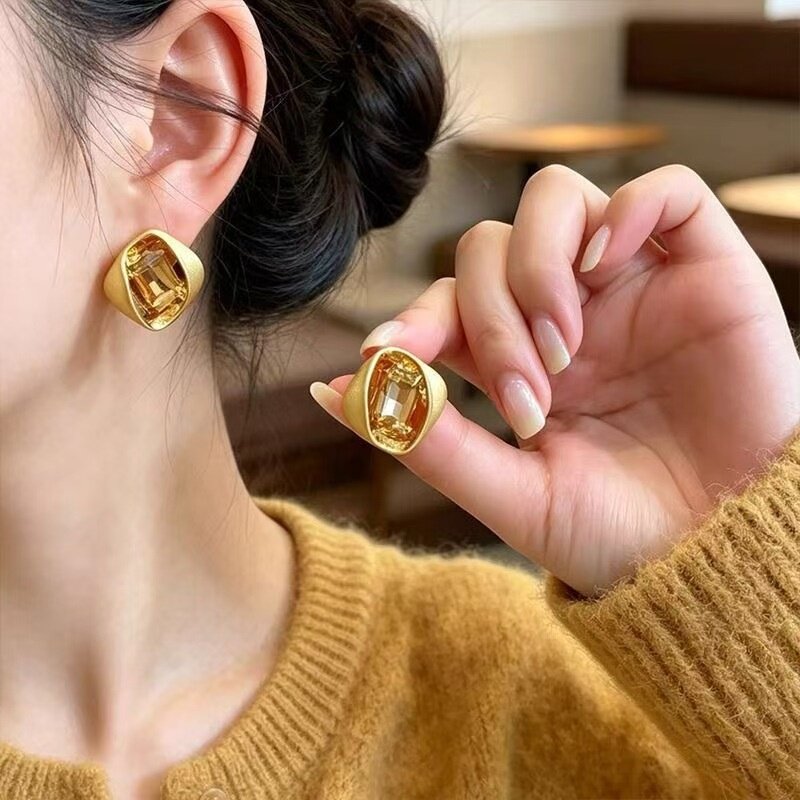 金色拉丝曲面包裹耳钉小众不规则水晶耳饰老钱风气质耳环银斯娅