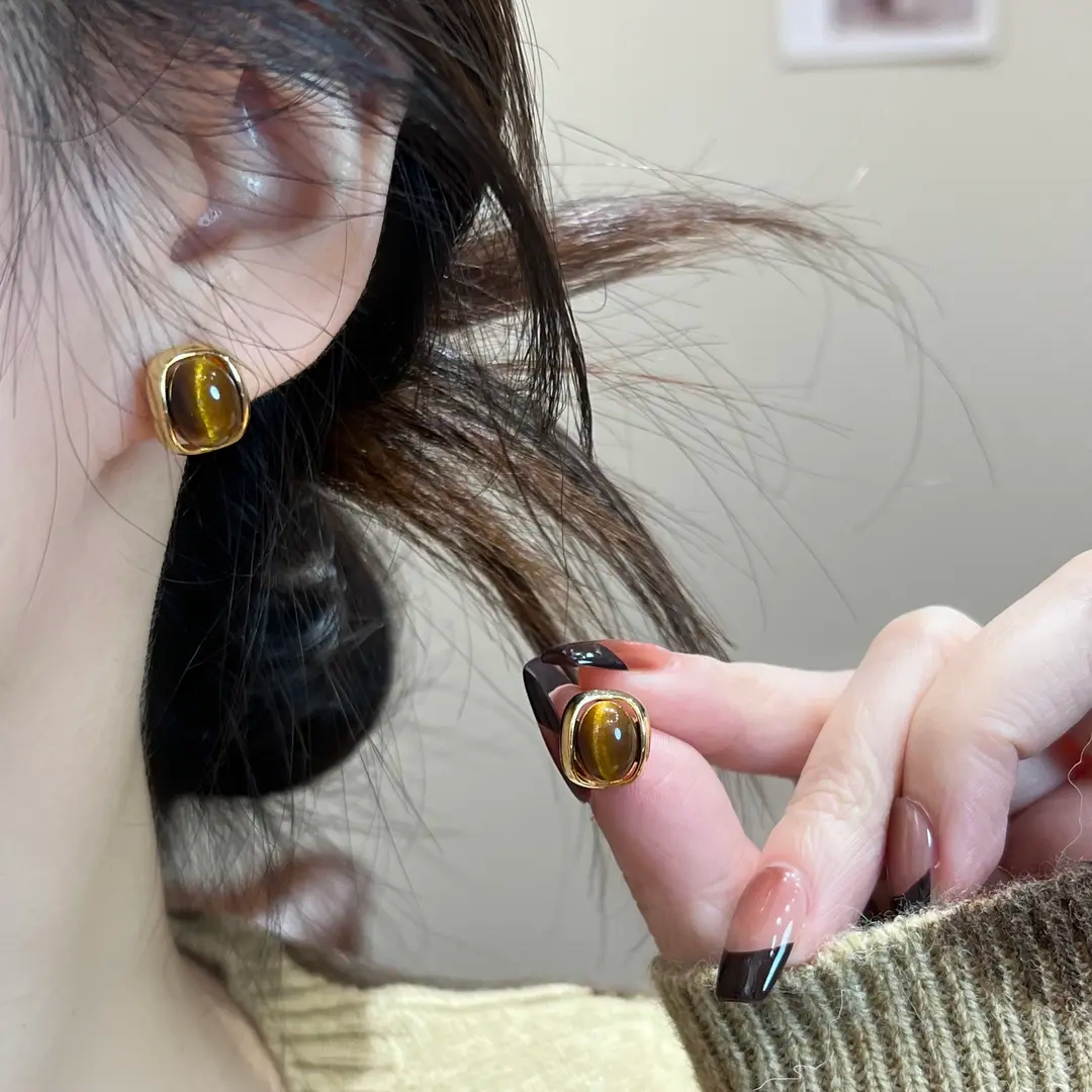 复古美拉德猫猫石耳钉轻奢简约百搭耳环耳饰黑糖气质女港风耳饰品
