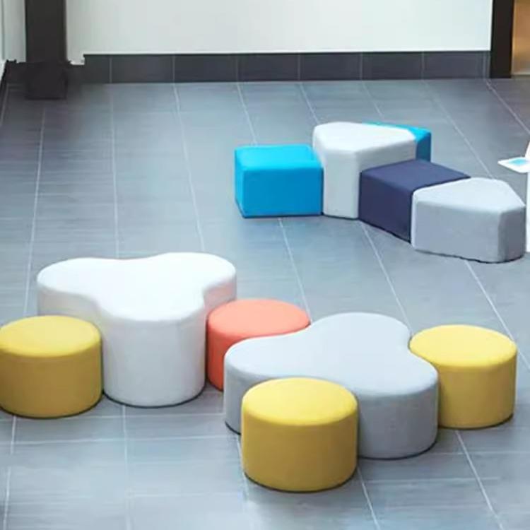 幼儿园培训班机构早教中心儿童家长休息区等候创意异形沙发凳组合