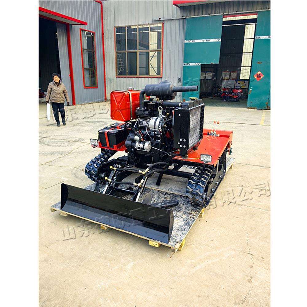 小型汽油履带式微耕机农田果园开沟松土机丘陵山地推土旋耕机