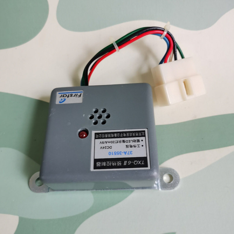 东风EQ1118GA/EQ1141/EQ5118/EQ2102军车 预热控制器37A-35510