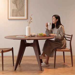北美黑胡桃木实木圆形餐桌现代简约北欧樱桃木原木小户型家用饭桌