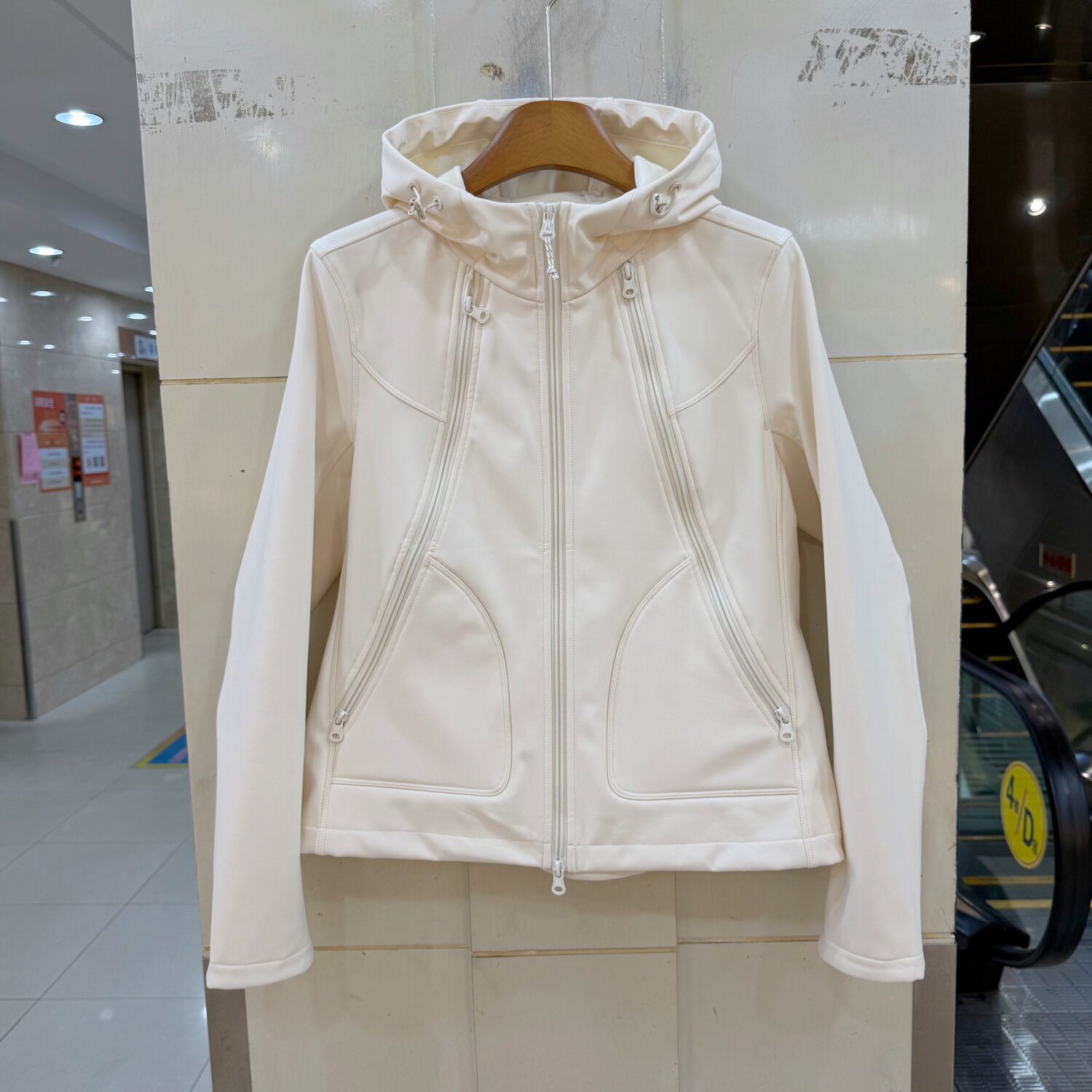 26FW669欧货机能风连帽双拉链城市轻户外加薄绒冲锋衣夹克外套秋