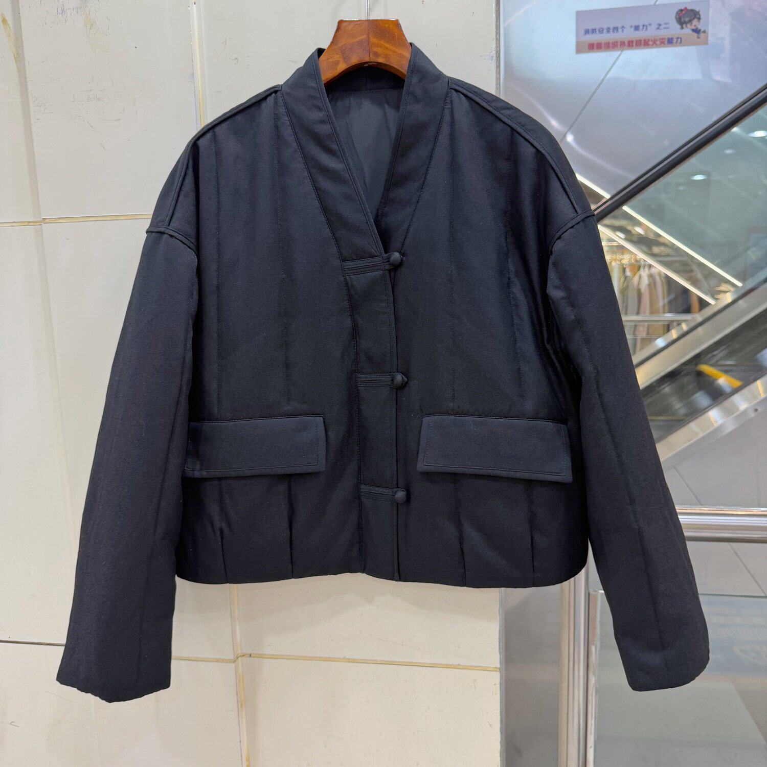 L-702 三粒盘扣V领轻奢仿真丝洋气短装鹅绒羽绒服外套欧货冬装女