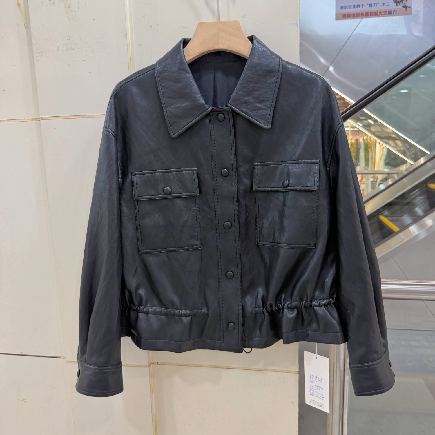 451-6622欧货翻领PU皮衣女短款双口袋收腰外套酷飒机车服夹克上衣