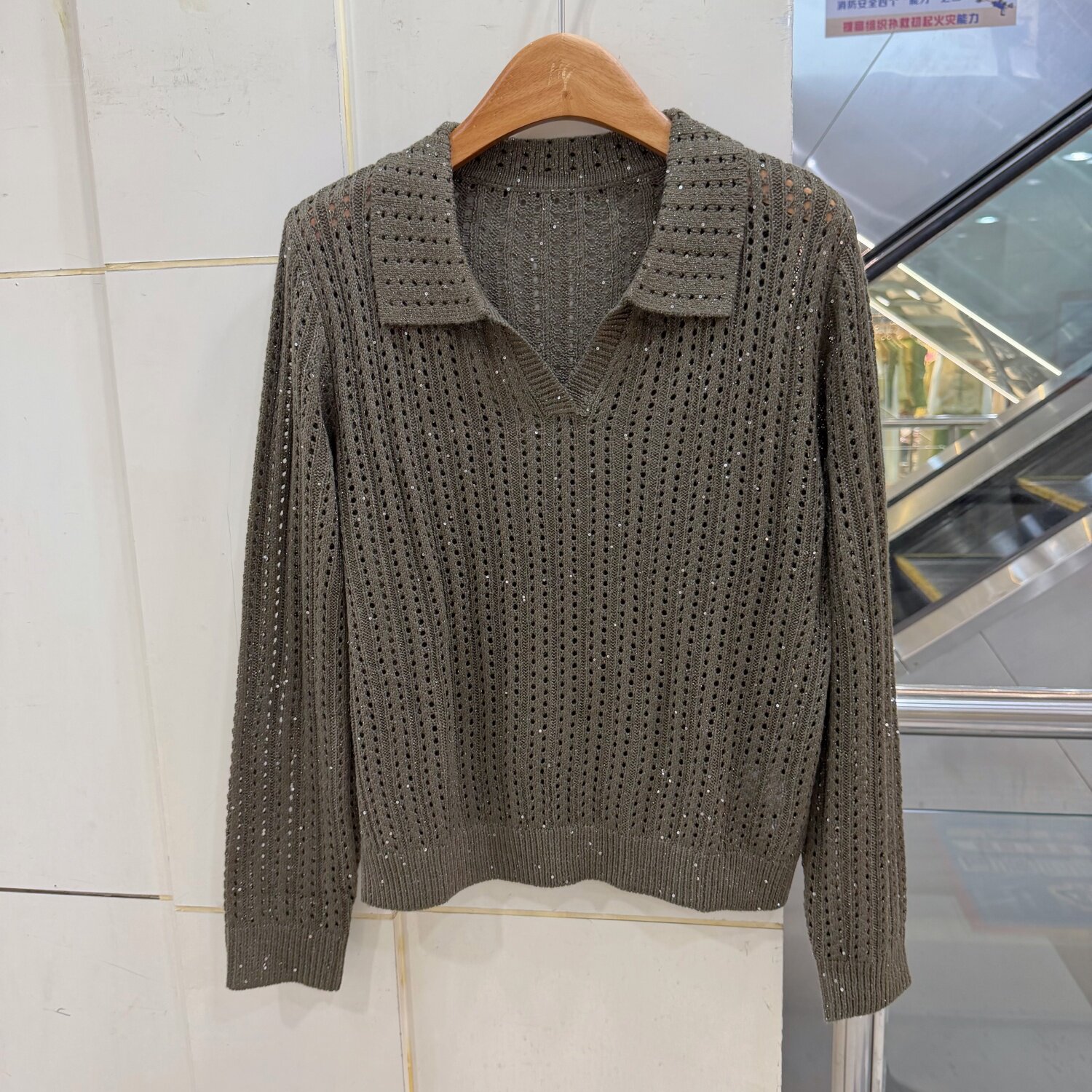 71290欧货慵懒风翻领长袖针织衫女显瘦镂空亮片毛衣上衣柔软舒适