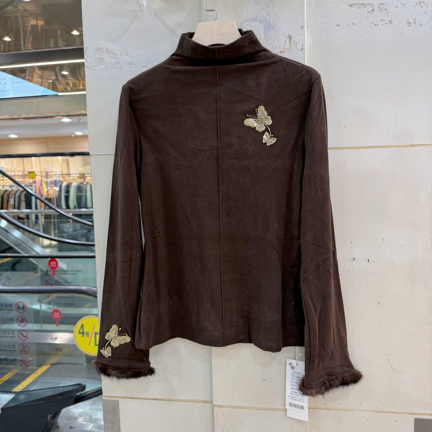 艾嫚伊88368 蝴蝶钉珠刺绣花拉链水貂毛袖口德绒T恤打底衫上衣冬