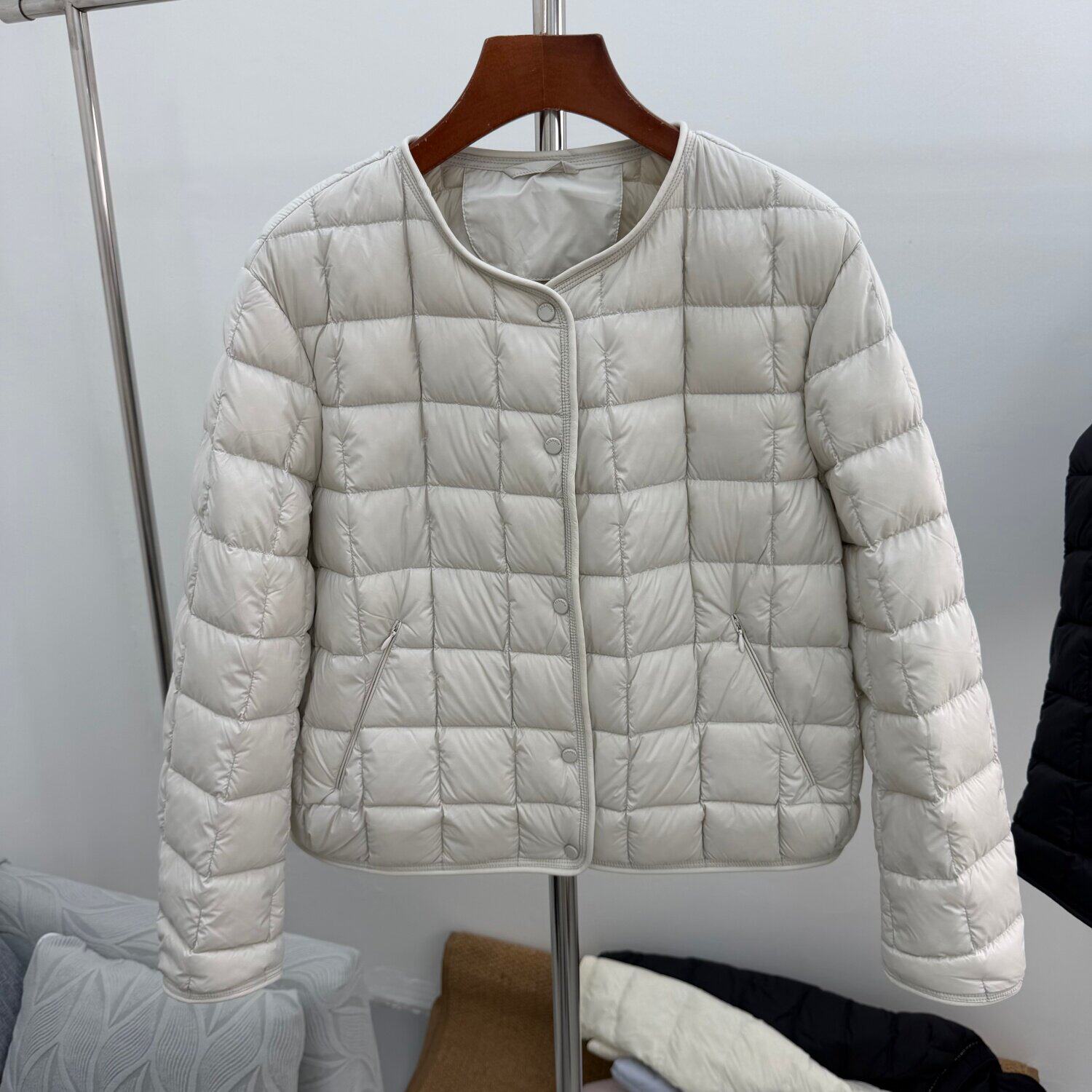 8721欧货短款轻薄羽绒服女圆领方格绗缝90白鸭绒百搭显瘦保暖外套