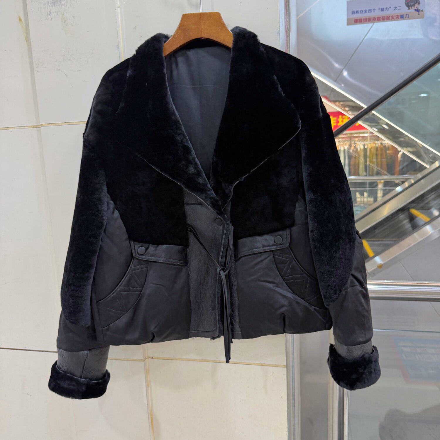 2301 欧洲站2026冬皮毛一体拼接大翻领系带短装鹅绒羽绒服外套