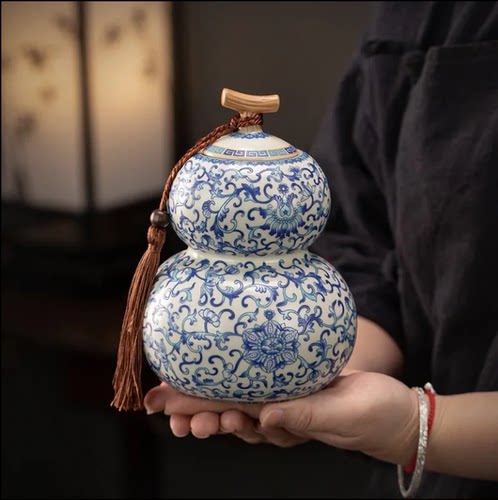 26新款中国风汝窑葫芦茶叶罐陶瓷缠枝莲密封罐中式复古流苏装饰罐