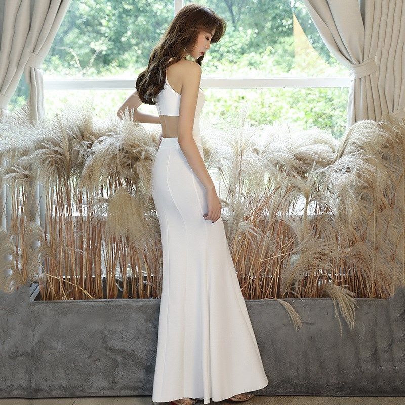 一半盛装气质晚礼服女高级感日常可穿挂脖白色鱼尾连衣裙