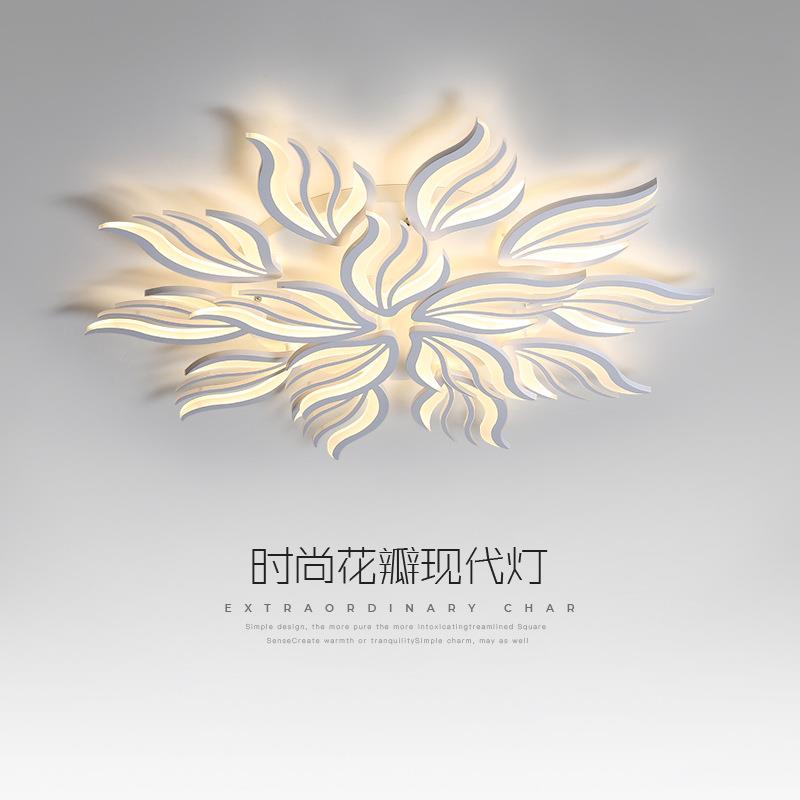 新款客厅灯网红大气三色花型卧室灯简约现代家用个性LED吸顶灯具