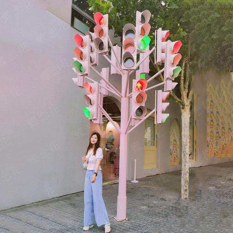 爱心红绿灯美陈网红路牌互动拍照打卡道具艺术创意城市视觉装置