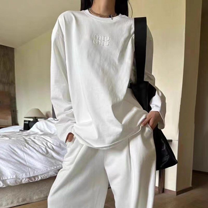 白色宽松纯棉长袖T恤女秋冬内搭叠穿白t恤女高级感显瘦圆领打底衫