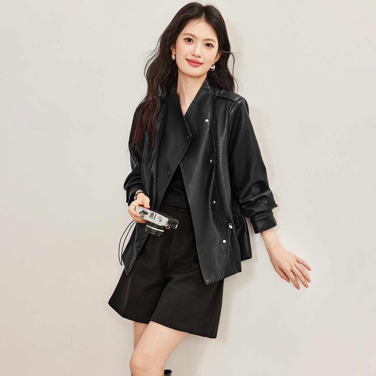 诗萌黑色西装领中长收腰皮衣女