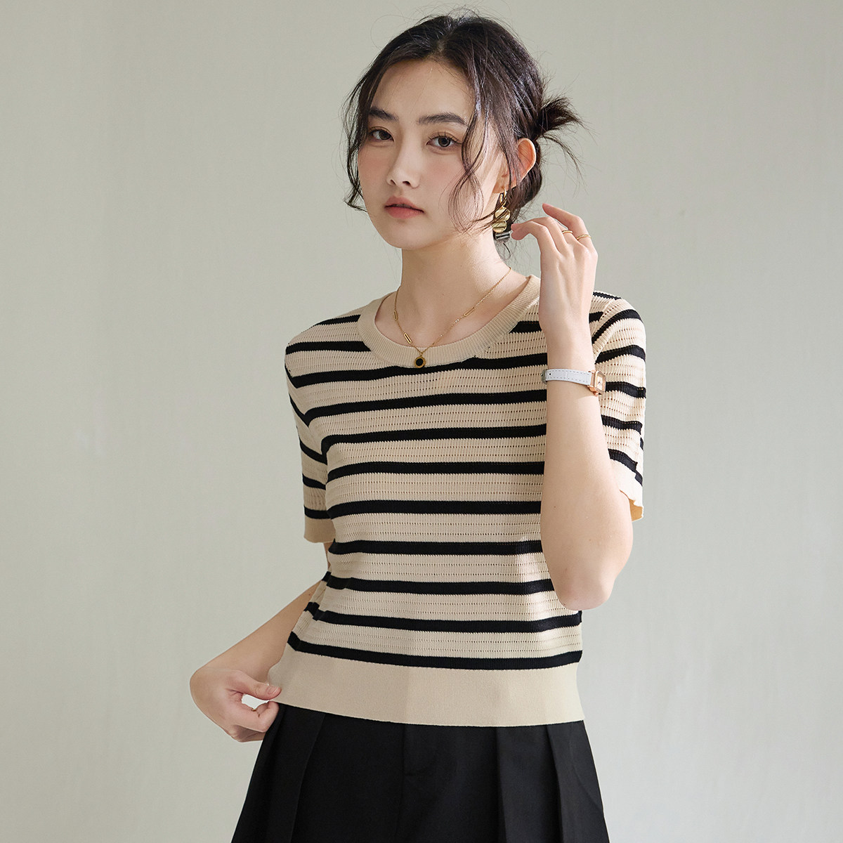 诗萌条纹薄款短袖T恤夏季女士镂空针织修身短款百搭收腰圆领上衣
