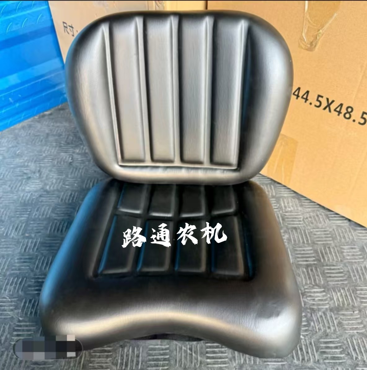 东方红雷沃通用座椅垫704804904拖拉机配件坐垫拖拉机海绵座椅垫