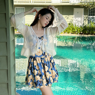 保守微胖女孩遮肉泡温泉油彩高级感游泳衣 罩衫 泳衣女大码 连体长袖