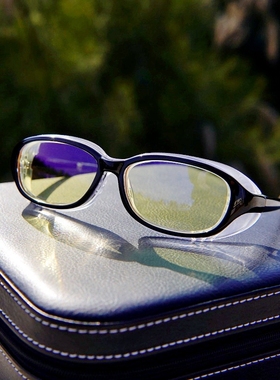 黑框增光淡黄片湿房镜眼睛激光术后眼镜防眩光强光防风保湿椭圆框