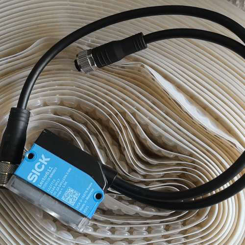 议价读码器  V2D611R-MMSBE4  一个，成色漂亮