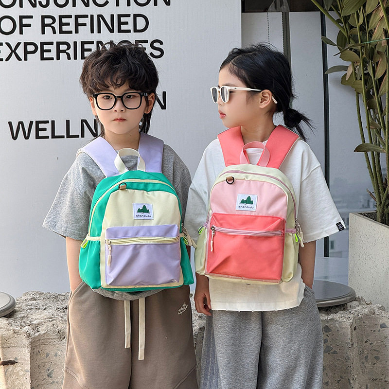 新款幼儿园小学生书包时
