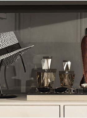 样板房衣帽间软装饰品摆件入户玄关帽子香水瓶太阳眼镜托盘组合