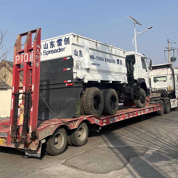 工地撒灰机 水泥白灰粉料撒布车 自走式灰料撒布机 铺灰均匀快速