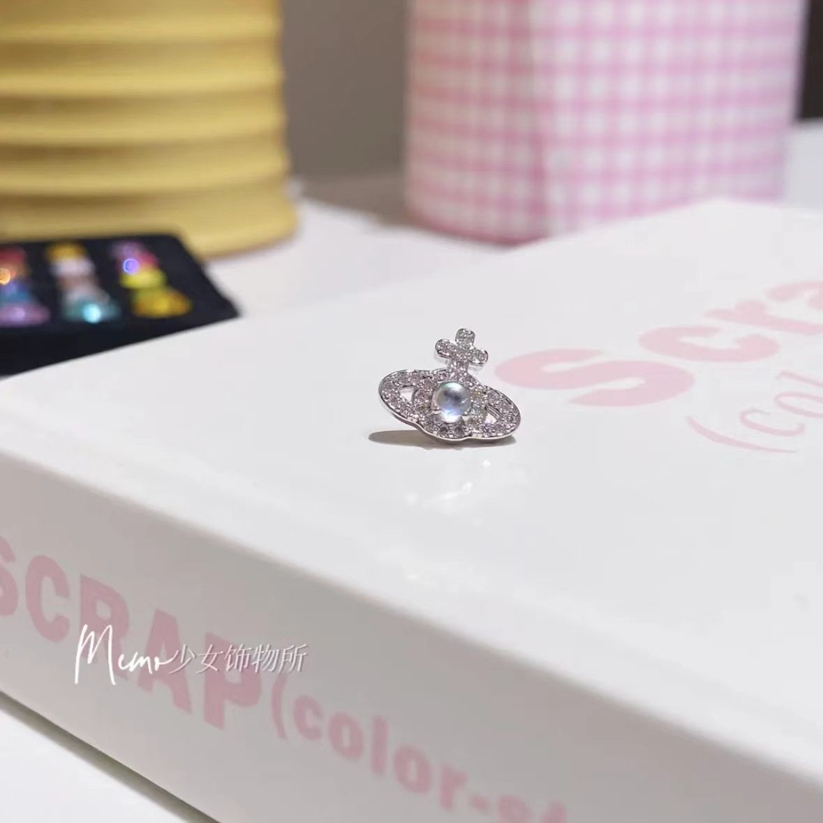 小红书爆款316L钛钢铜镀金微镶爆款月光石西太后饰品耳钉耳骨钉