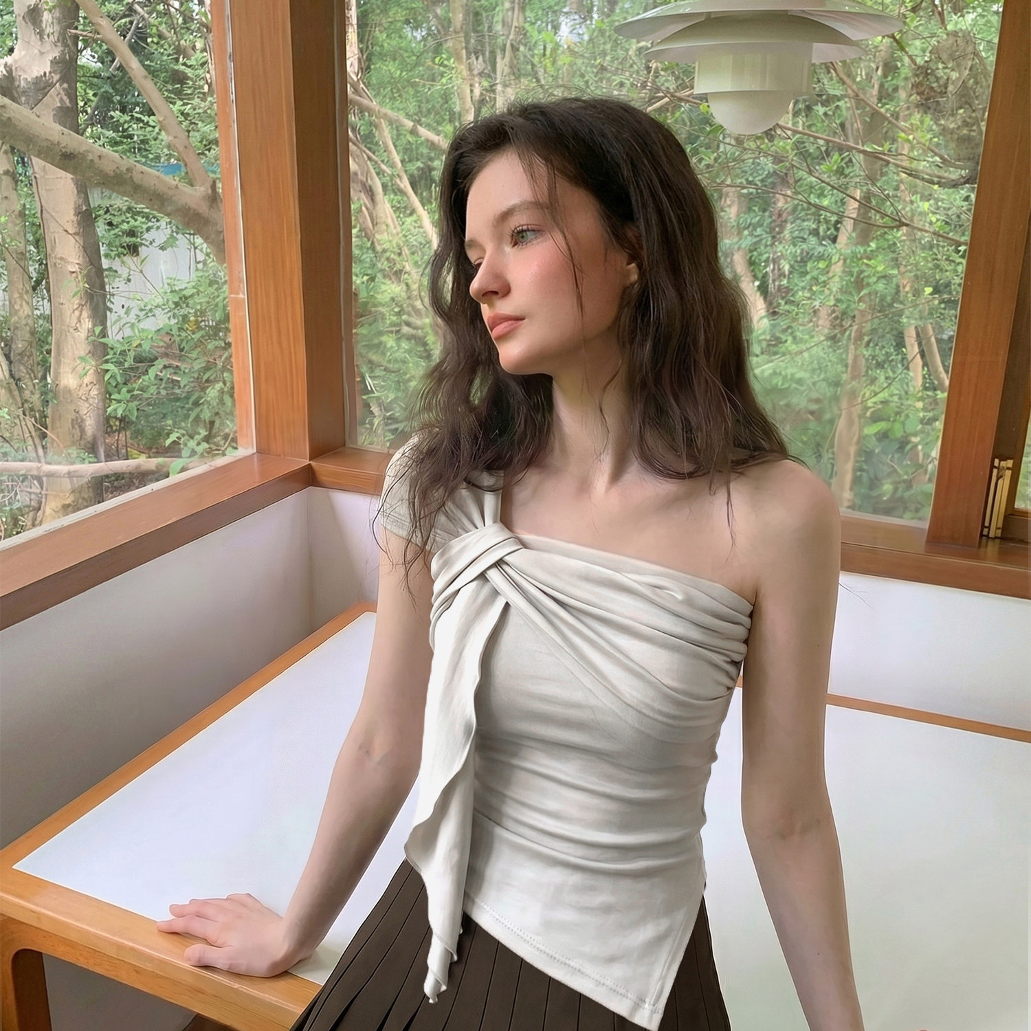 法式褶皱扭结单肩抹胸背心女夏季设计感修身气质上衣设计感修身