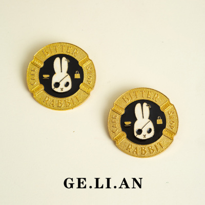黑执事周边彼得兔胸针塞巴斯蒂安兔子金属徽章二次元cos别针配饰