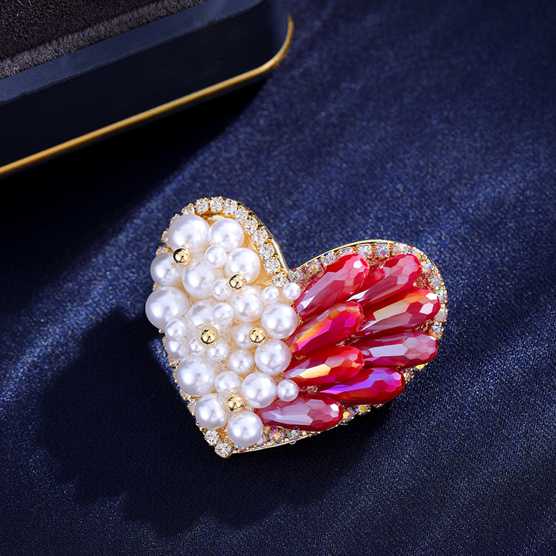 爱心珍珠胸针女高级感设计精致时尚轻奢华小众气质胸花别针配饰品