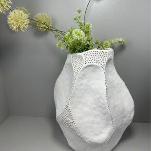 意式极简水波纹哑光镂空磨砂白色陶瓷花瓶售楼部样板间干花插花器