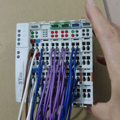 议价PLC。的功能正常。成色很漂亮具体的型号。200