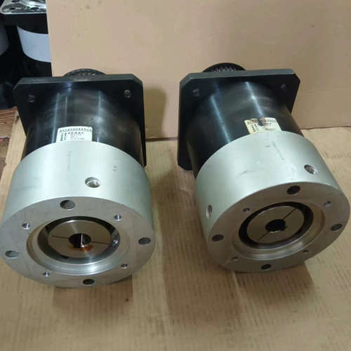 议价130湖北行星齿轮减速机:PLF142速比20:1/输入孔2