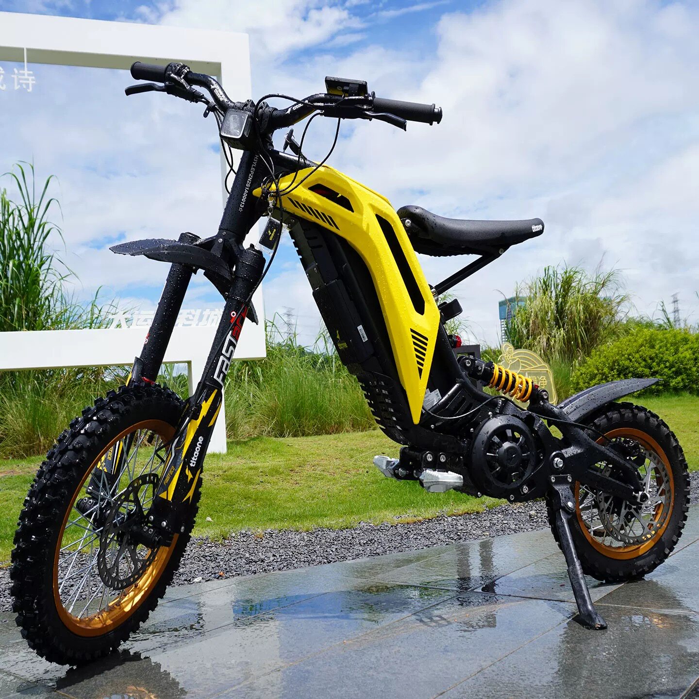 79bike Titaone-s 新款电动越野摩托车黑蜂响尾蛇 48V25ah 场地车