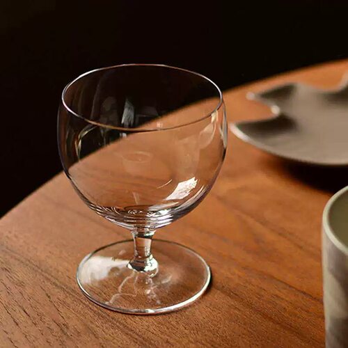 日式矮脚冰球被鸡尾酒杯