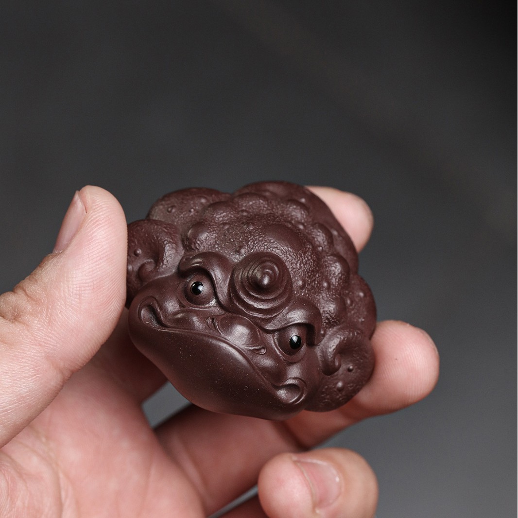 紫砂茶宠小金蟾摆件手工紫泥茶玩可养创意三足蟾蜍茶盘茶具配件