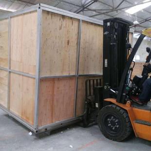 直销钢结构木箱胶合板免蒸熏钢边包装免检防震钢材加固