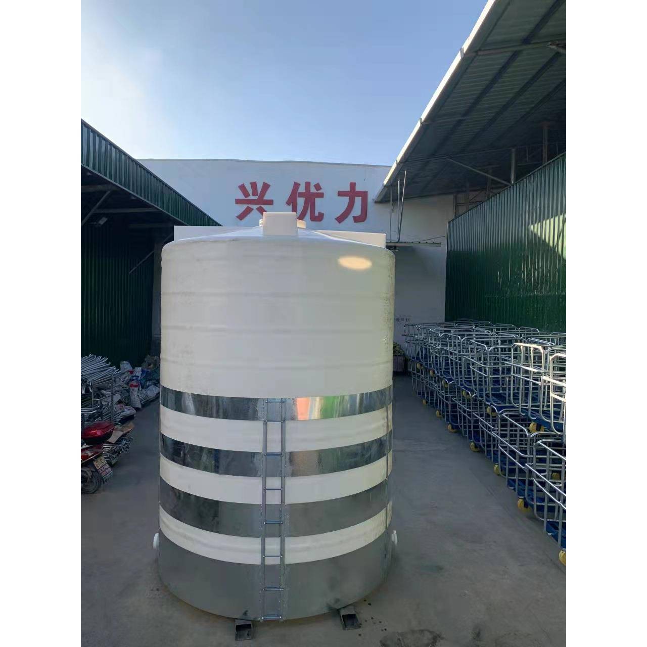 塑料水塔5吨储水罐10吨大型滾塑容器立式塑胶水塔可焊接法兰