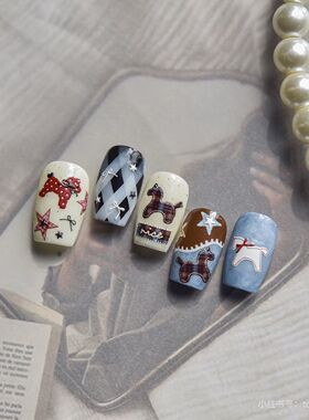 新年可爱布纹小马el浮雕立体ycat美甲贴纸JC玩偶毛茸diy手账白色