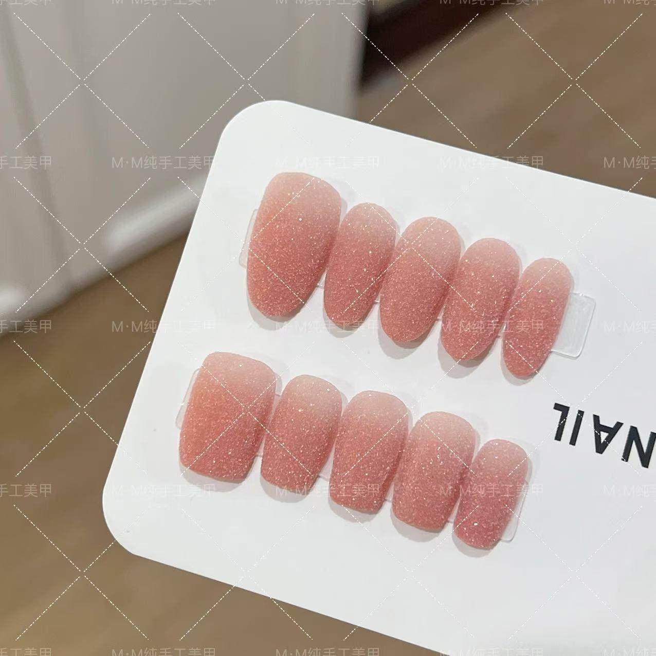 【月光石】手工（会掉絮絮亮晶晶）穿戴甲冰莓粉渐变美甲新年款74