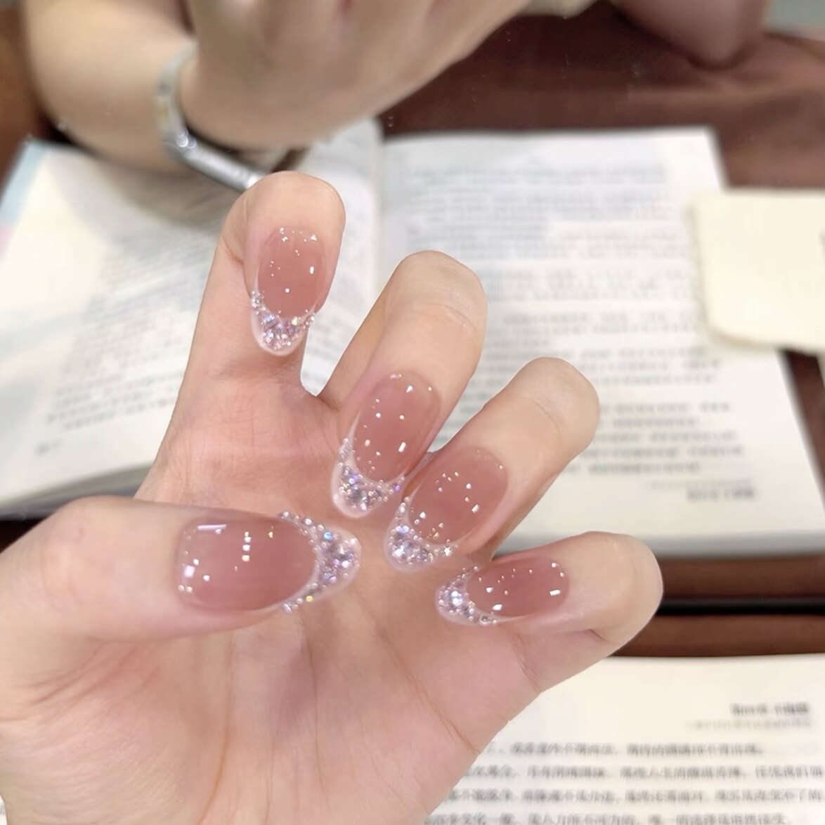 手工穿戴甲法式碎钻显白纯欲美甲